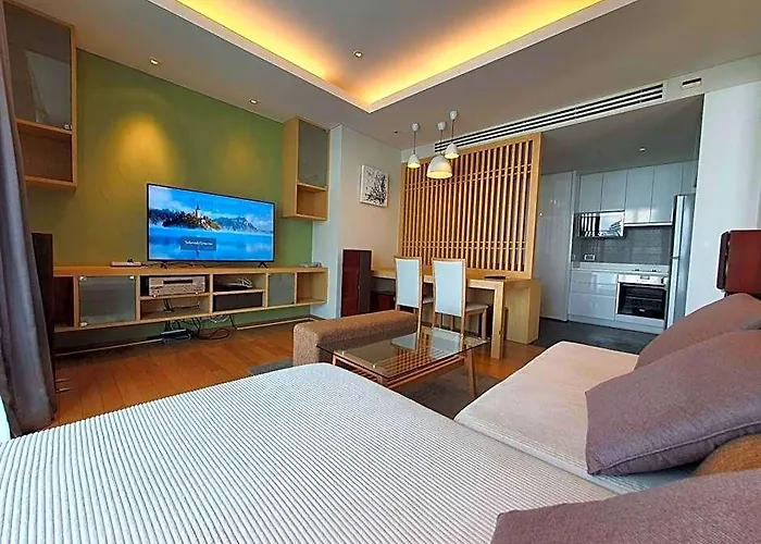 Отель Luxury 1br Near Thong Lo Bts, Pet Friendly Бангкок