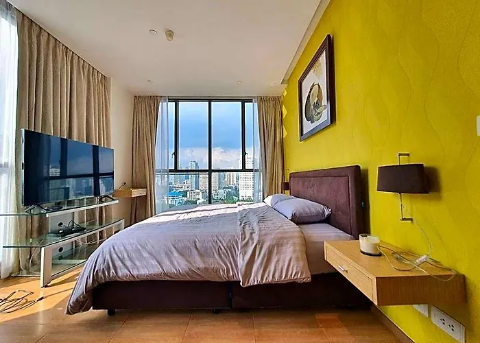 Отель Luxury 1br Near Thong Lo Bts, Pet Friendly Бангкок